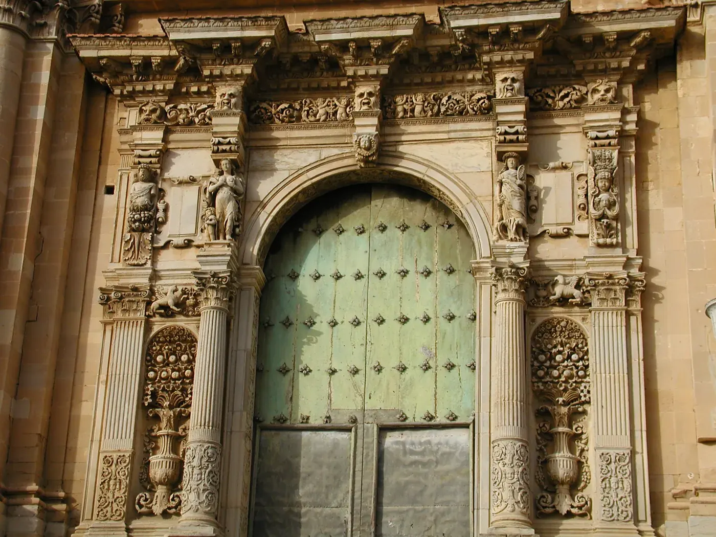 Portale barocco della Basilica di Santa Maria Maggiore a Nicosia